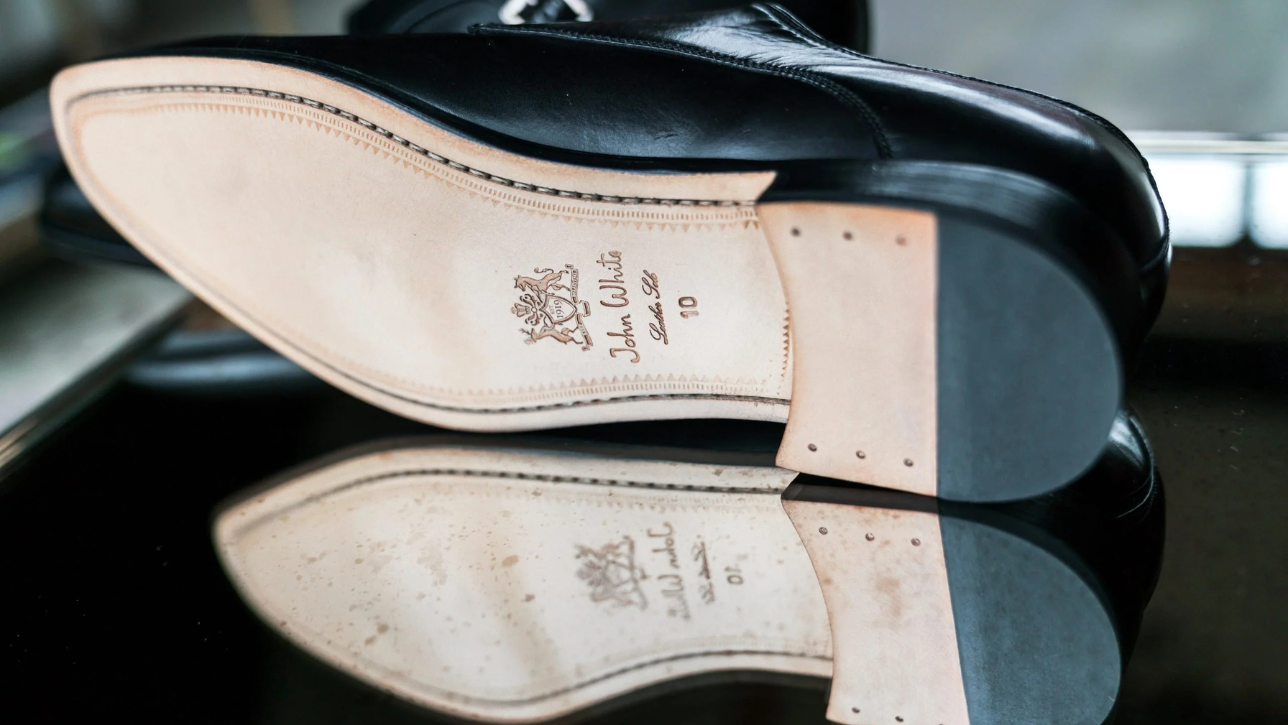 Phân biệt giày đế gỗ và giày đế da