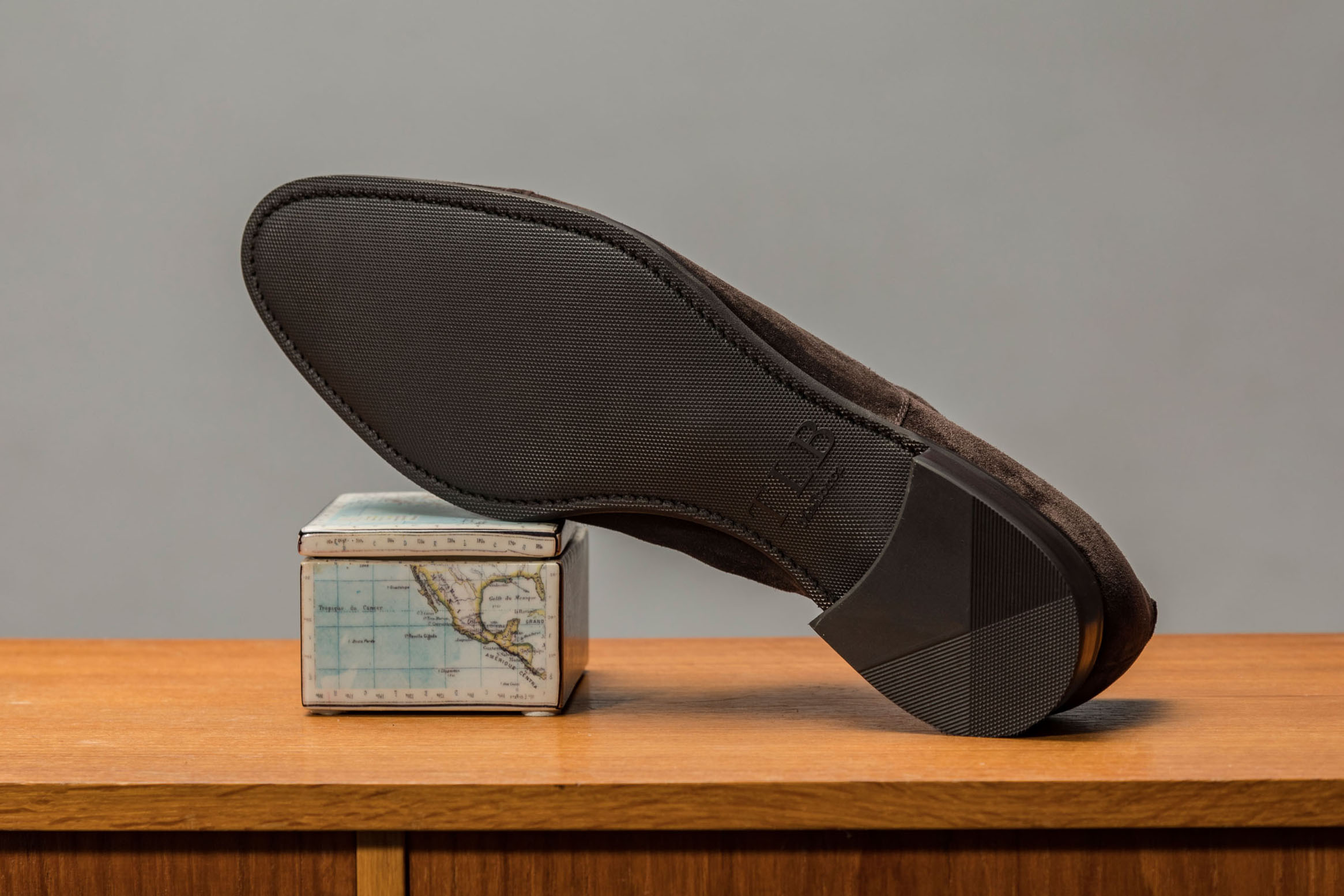 Giày da đế cao su có độ bền cao