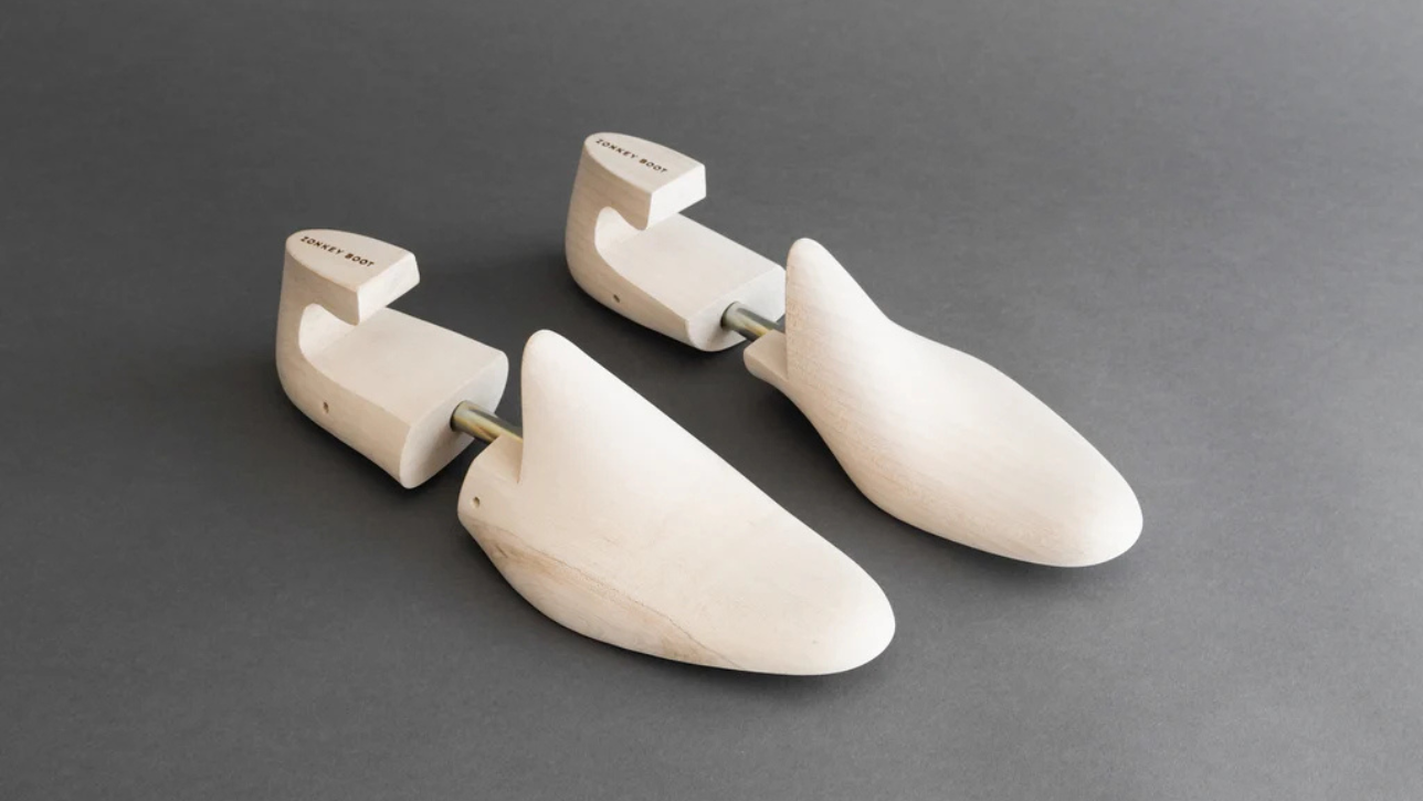 Shoe Tree được làm từ gỗ