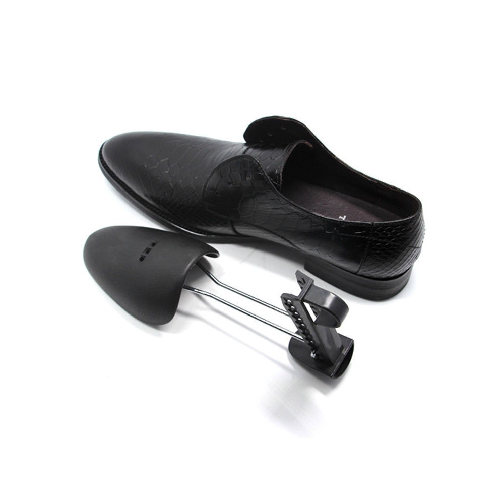 Shoe Tree được làm từ nhựa plastic