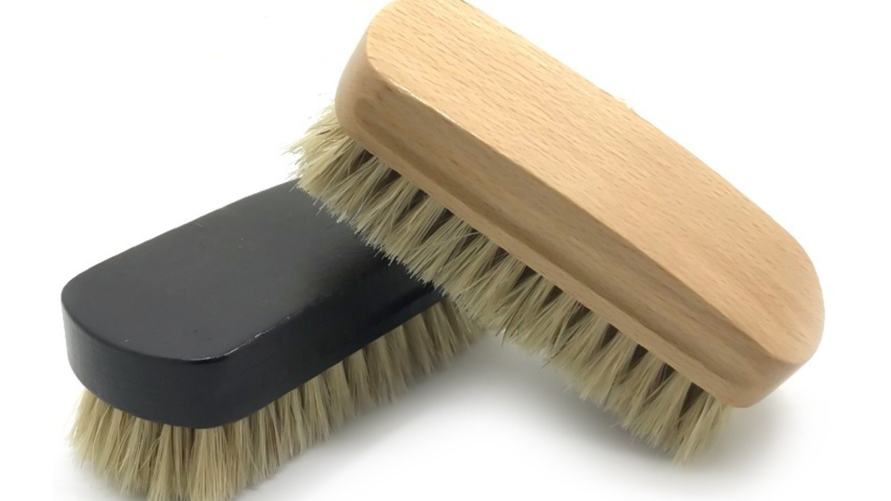 Bàn chải đánh giày – Dụng cụ không thể thiếu