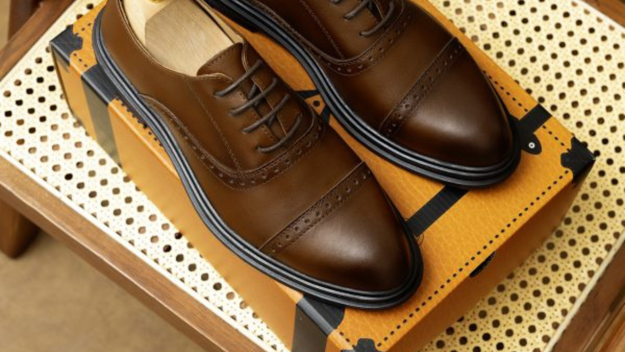 Túi hoặc hộp đựng giày – Bảo quản an toàn, giữ giày như mới