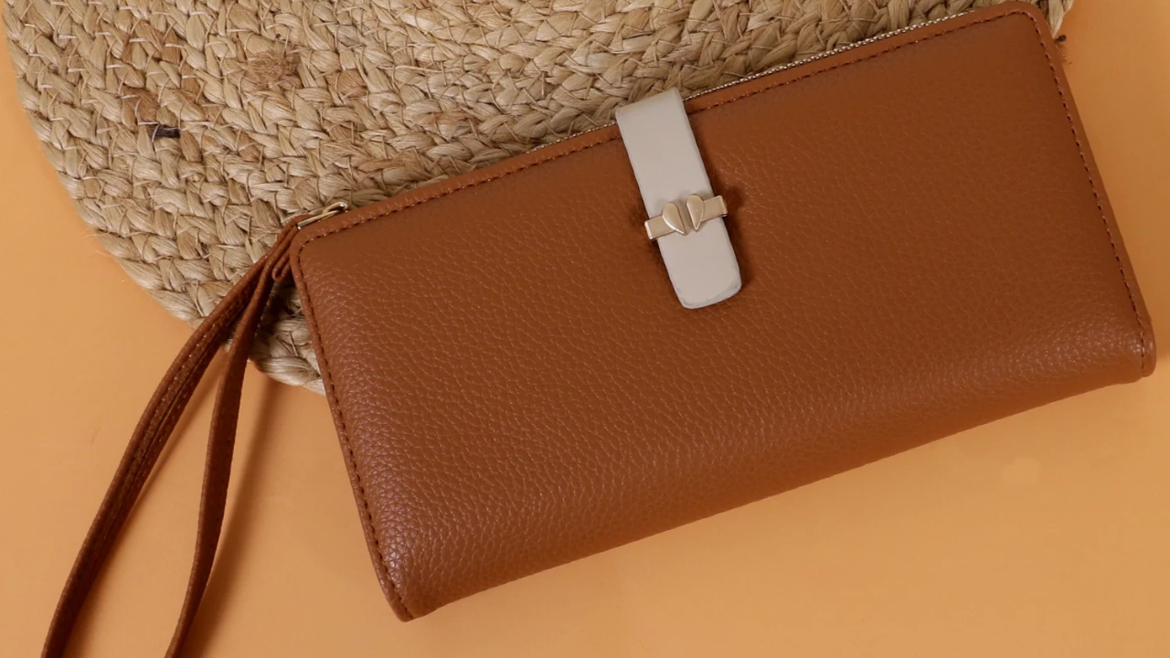Cách chọn ví nam clutch hàng hiệu phù hợp